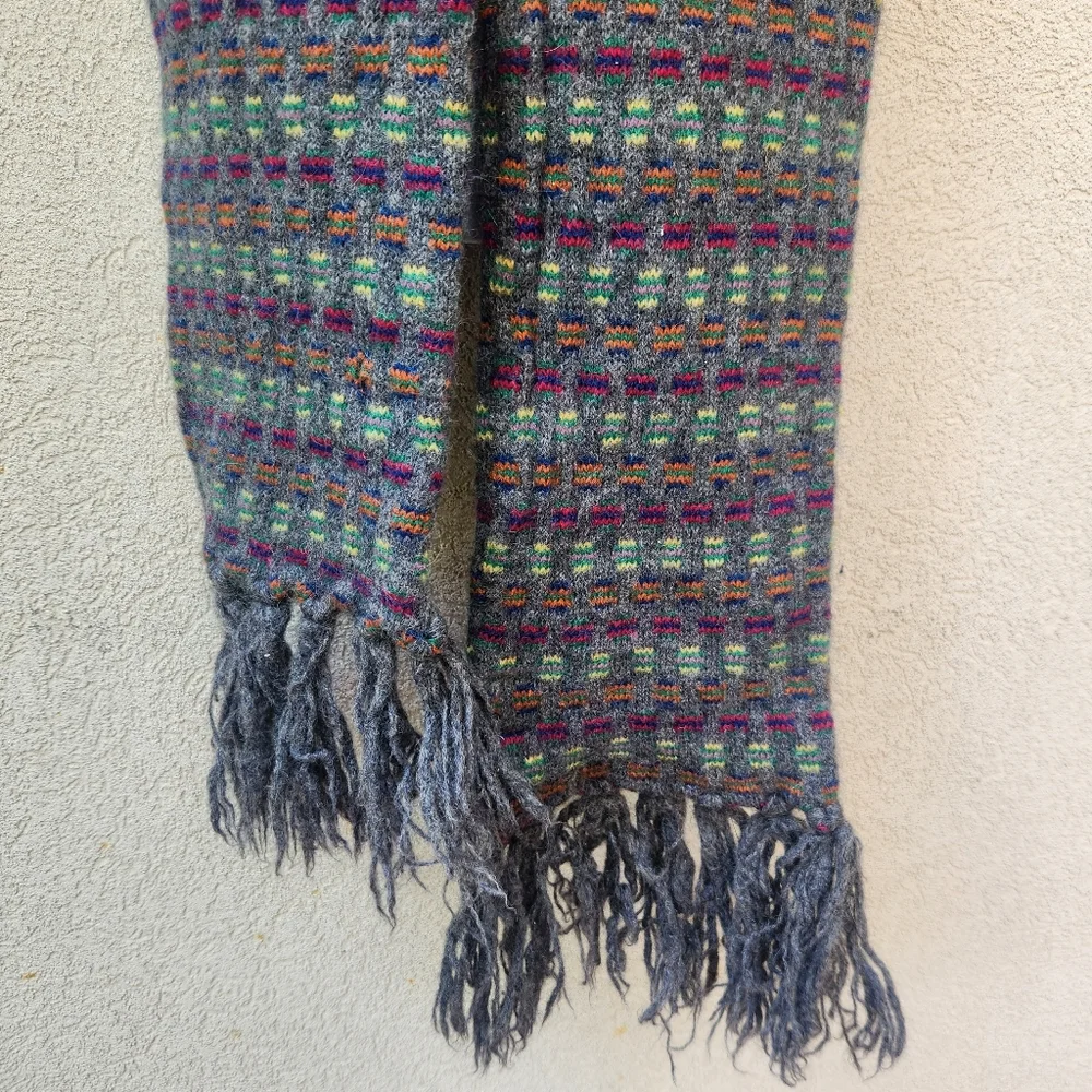NEIMAN MARCUS Scarf Gray 100% Wool Fringe Hand Framed Made England